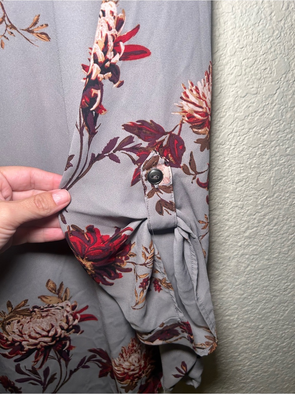 Maurices Women's Floral Split-Neck Blouse Gray Burgundy Floral Long Sleeve Light - Picture 5 of 8